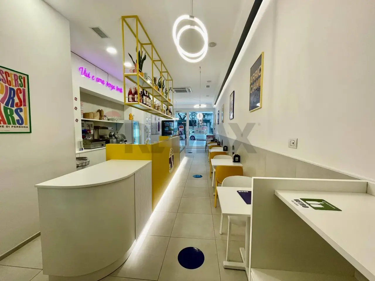 Esercizio commerciale in Via De Rossi 112, Bari, {3} - Foto 1