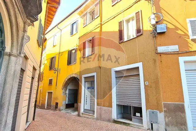 2-room flat in Via a. Manzoni 41, Luino - Photo 1