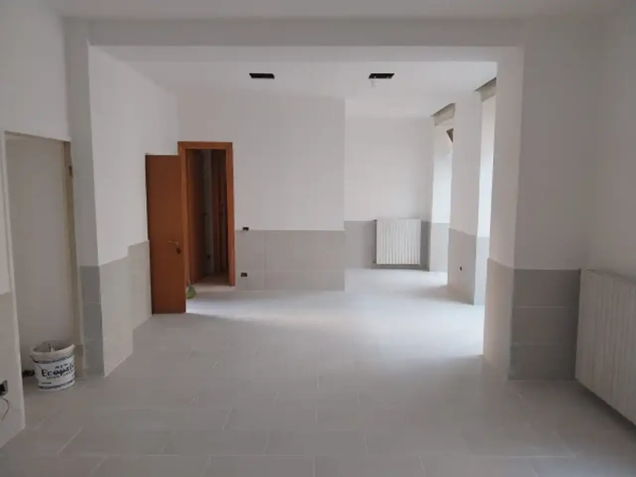 Negozio in Via Giuseppe Garibaldi, Appiano Gentile, {3} - Foto 1