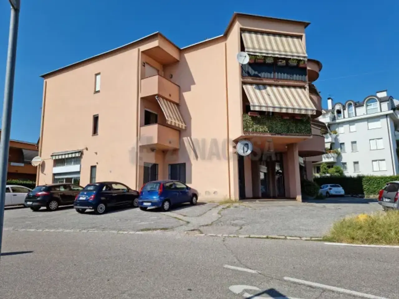 Negozio in Via Rogorazza, Cardano Al Campo, {3} - Foto 1