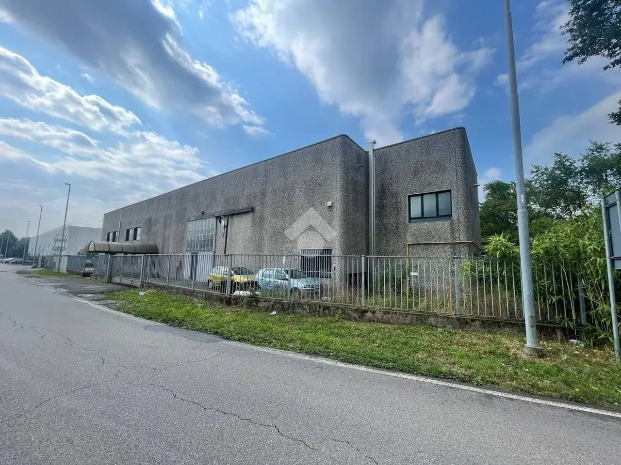 Capannone in Via C. Juker 55, Legnano, {3} - Foto 1