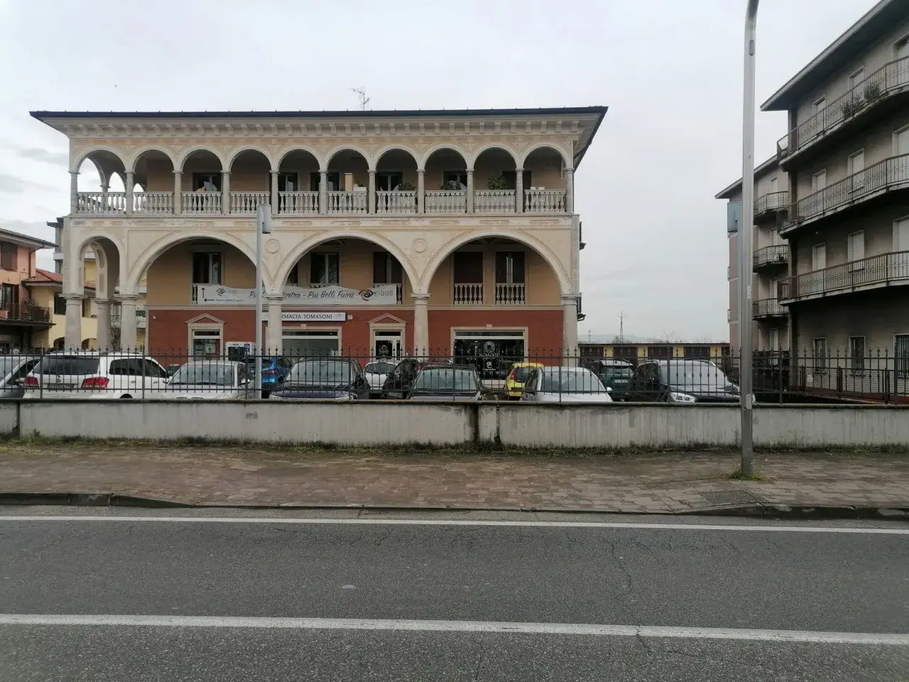 Negozio in Via Cesare Battisti 94, Rovato, {3} - Foto 2