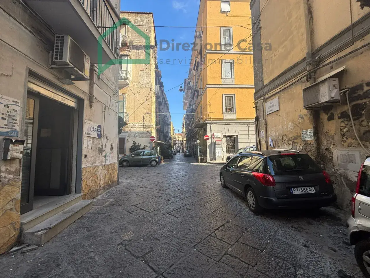 Magazzino in Vico Tutti Sant, 54, Napoli, {3} - Foto 2