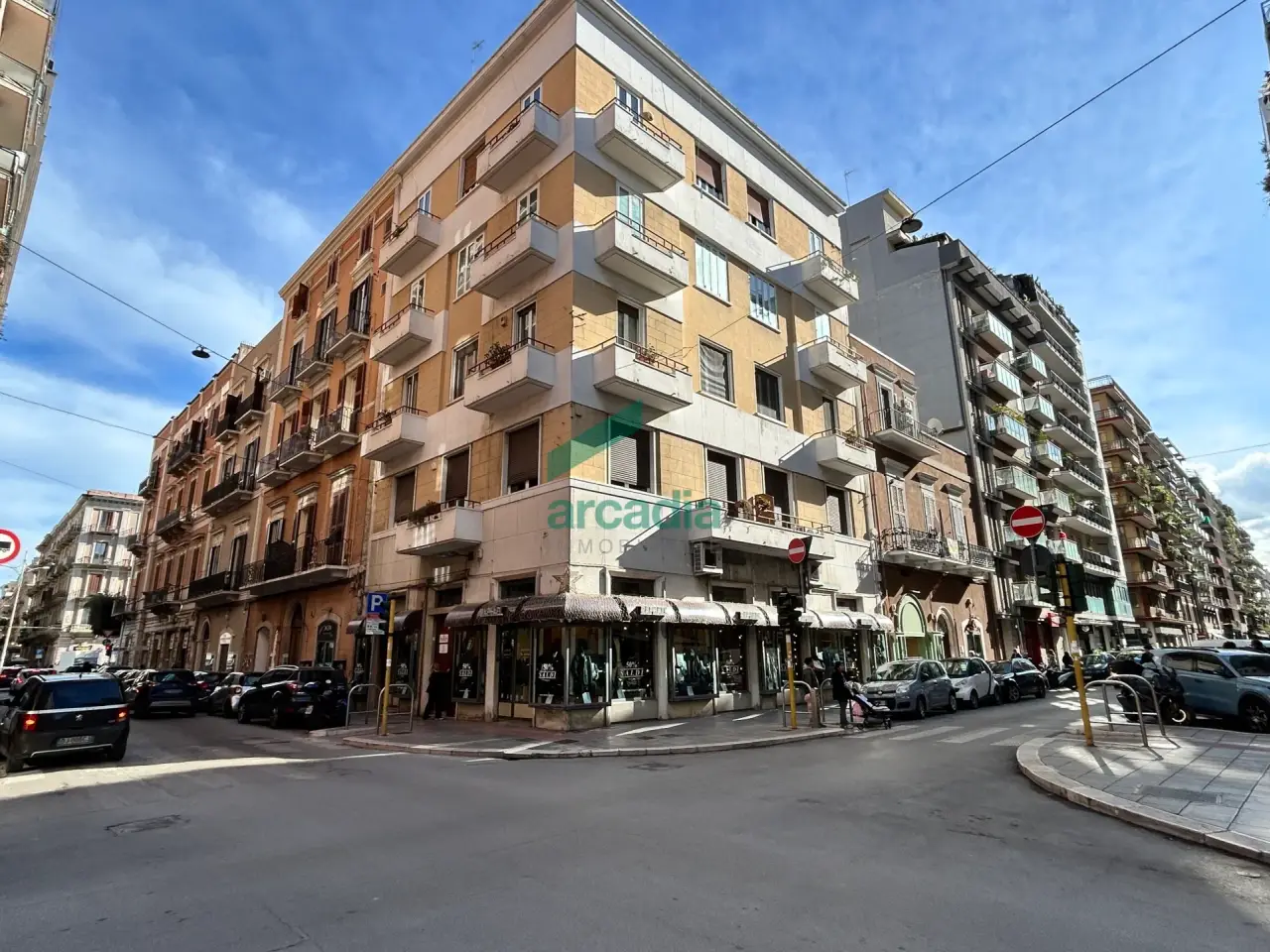 Palazzina commerciale in Via Dante Alighieri 22, Bari, {3} - Foto 2