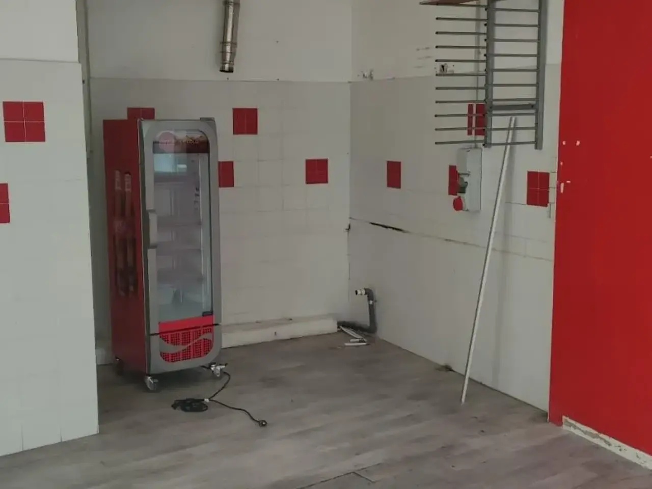 Locale commerciale in , Livorno, {3} - Foto 1