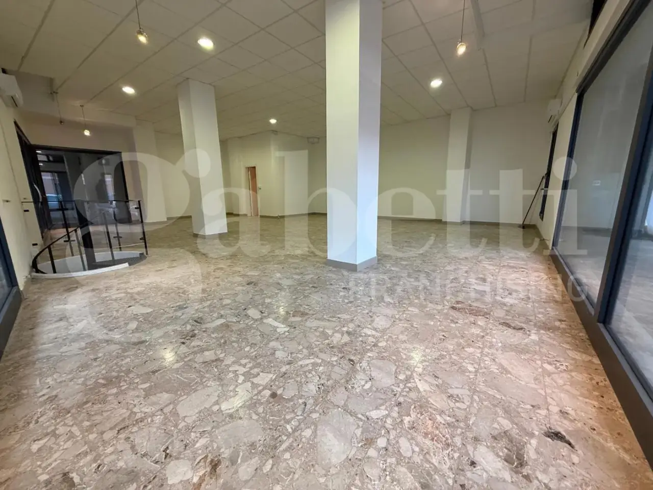 Negozio in Rovigo - Piazza Repubblica 2, Rovigo, {3} - Foto 2