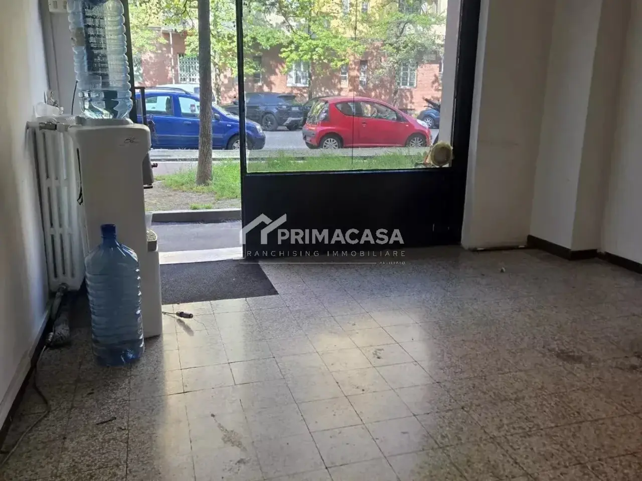 Negozio in Via Emilio Faà di Bruno, Milano, {3} - Foto 2