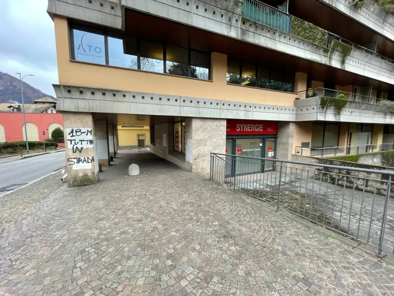 Negozio in Corso Giacomo Matteotti, Lecco, {3} - Foto 2