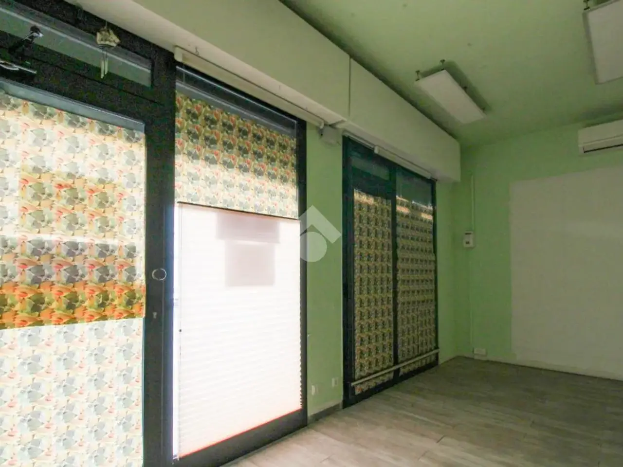 Negozio in Viale della Resistenza, Maranello, {3} - Foto 1