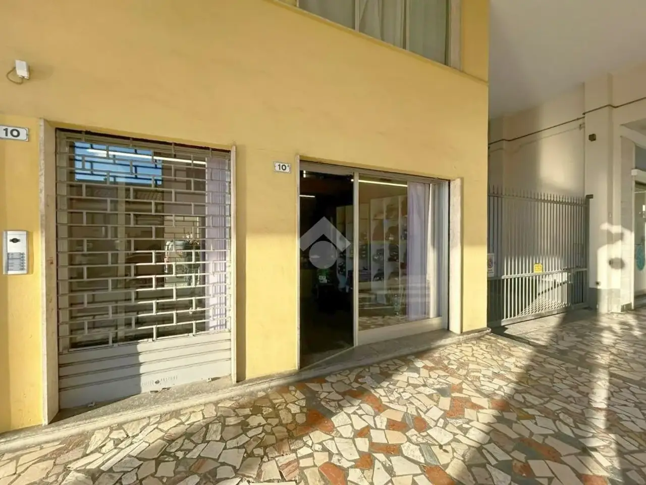 Negozio in Via Reyneri 9, Rivarolo Canavese, {3} - Foto 1