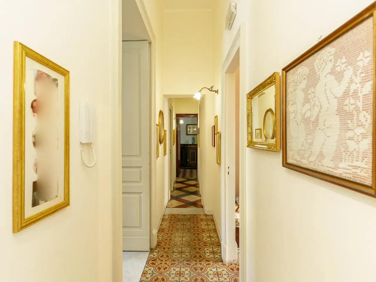 Palazzina commerciale in Via Ss. Crocifisso 6, Acireale, {3} - Foto 1
