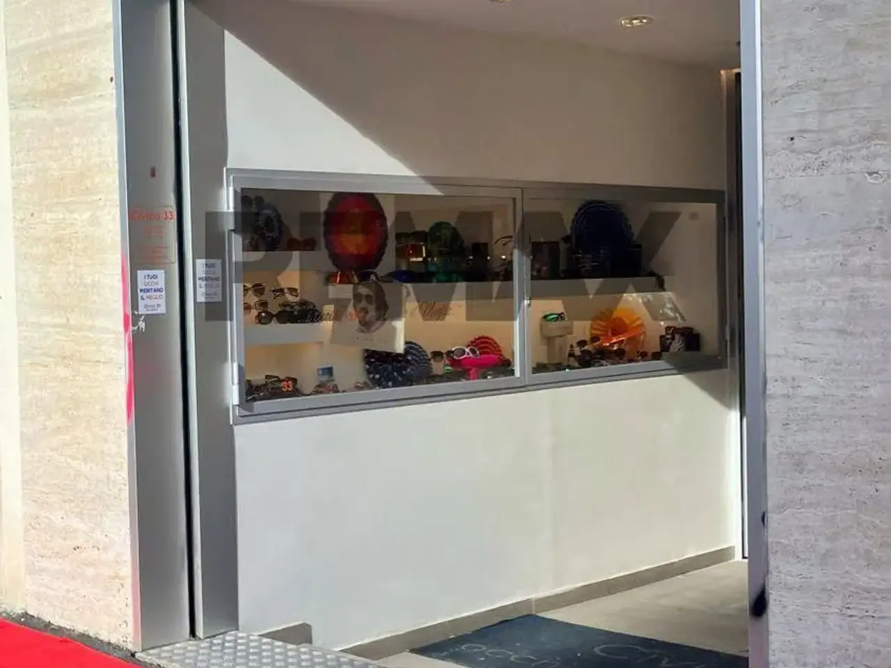 Esercizio commerciale in Via Gela 33, Roma, {3} - Foto 1