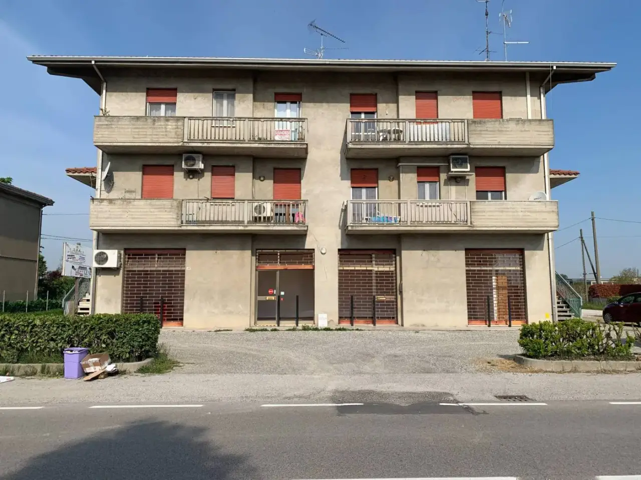Locale commerciale in Via Maestra Grande-Renazzo 25/a, Cento, Cento, {3} - Foto 2