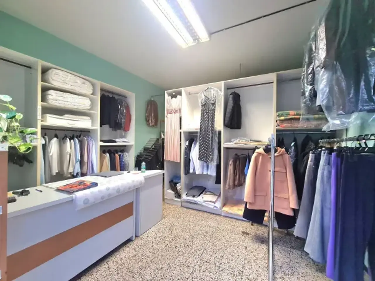 Lavanderia - Tintoria in Via Sempione 232, San Vittore Olona, {3} - Foto 2