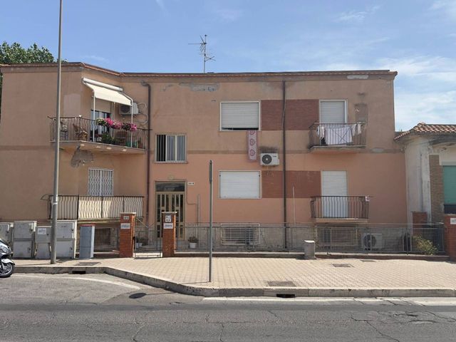 2-room flat in Strada Foce Verde 1619, Latina - Photo 1