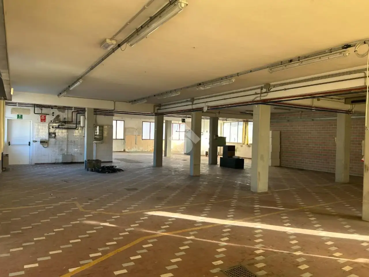 Capannone in Via Nazionale 1, Setteville, {3} - Foto 1