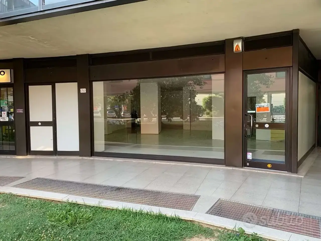 Negozio in Via Buon Pastore  250, Modena, {3} - Foto 2