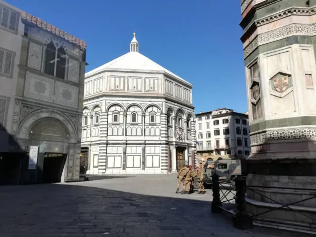 Negozio in Piazza di San Giovanni 3, Firenze, {3} - Foto 1