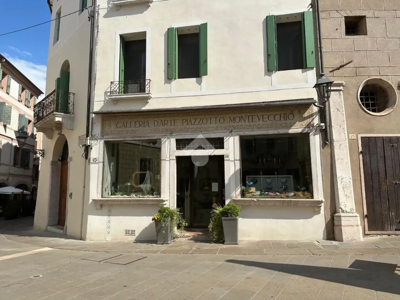 Negozio in Piazzotto Montevecchio 96, Bassano Del Grappa, {3} - Foto 2