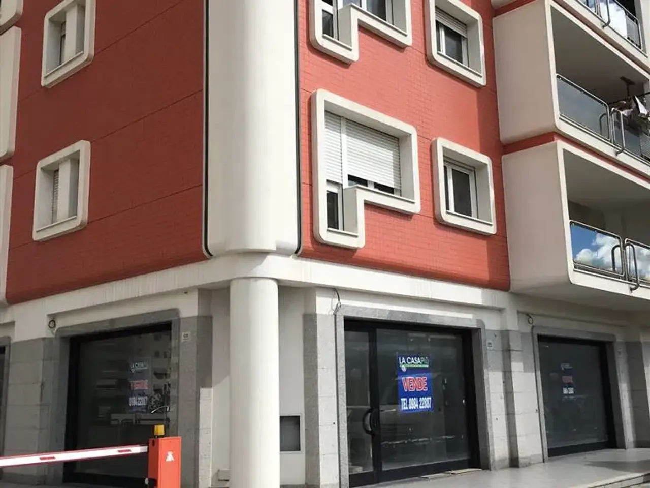 Negozio in Via Piersanti Mattarella, Cosenza, {3} - Foto 1