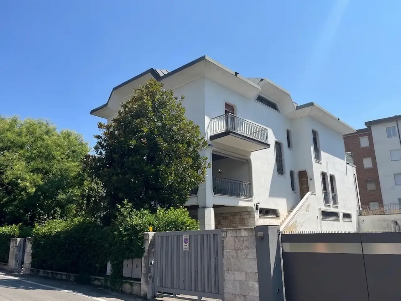 Palazzina commerciale in Via Faustino Bocchi, Brescia, {3} - Foto 2