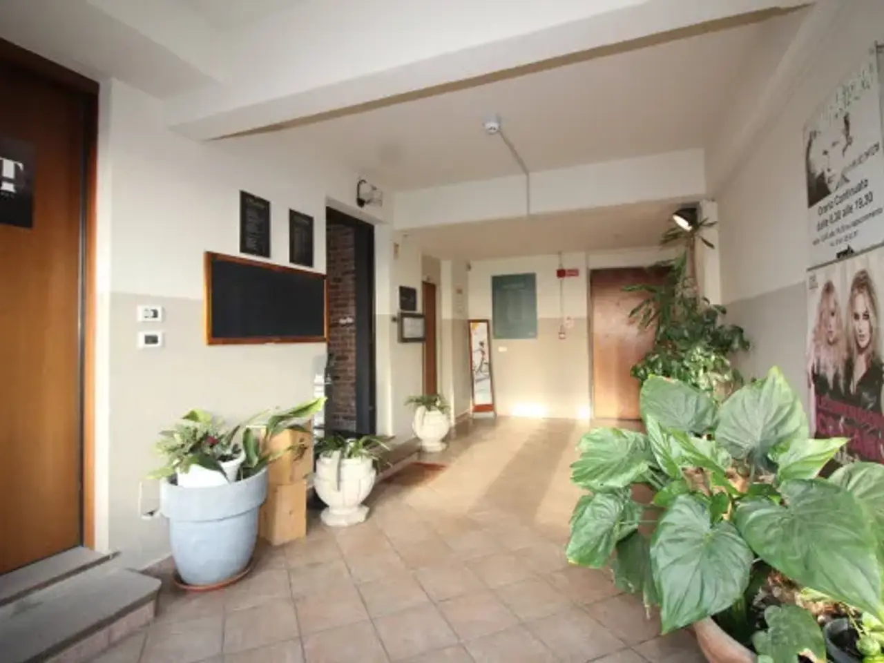 Negozio in Via Caduti sul Lavoro 12, Vercelli, {3} - Foto 2