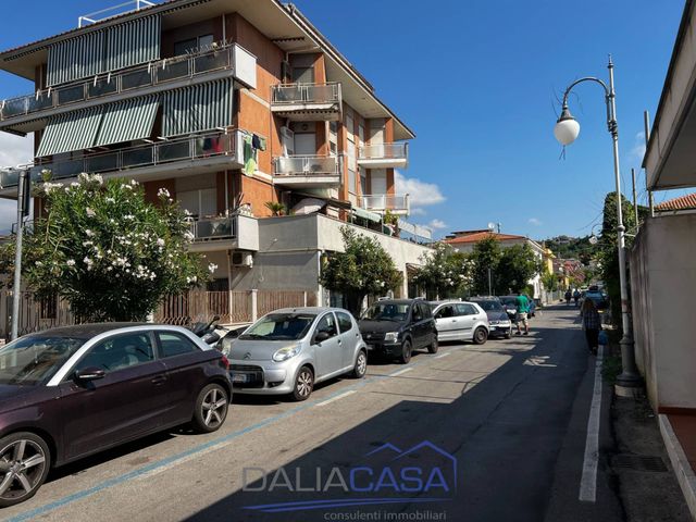 Geschäft in Via Giuseppe E Giulia Romanelli, Minturno - Foto 1