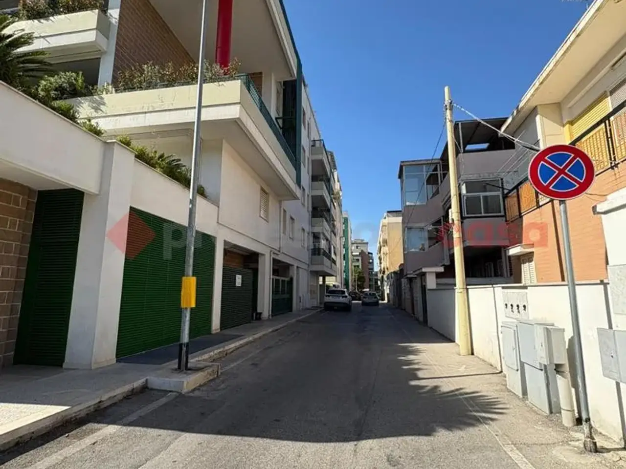 Magazzino in Via Luigi Fallacara, Bari, {3} - Foto 2