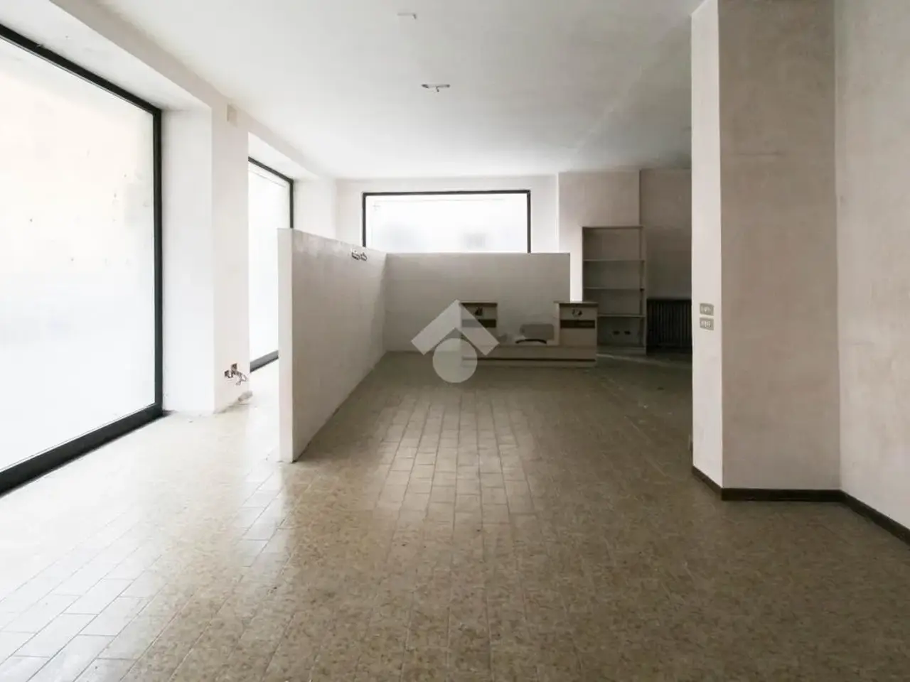 Palazzina commerciale in Via Vittorio Emanuele 1, Capriolo, {3} - Foto 1