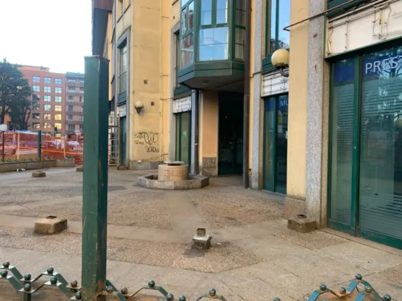 Negozio in Via Luigi Borghi, Gallarate, {3} - Foto 1