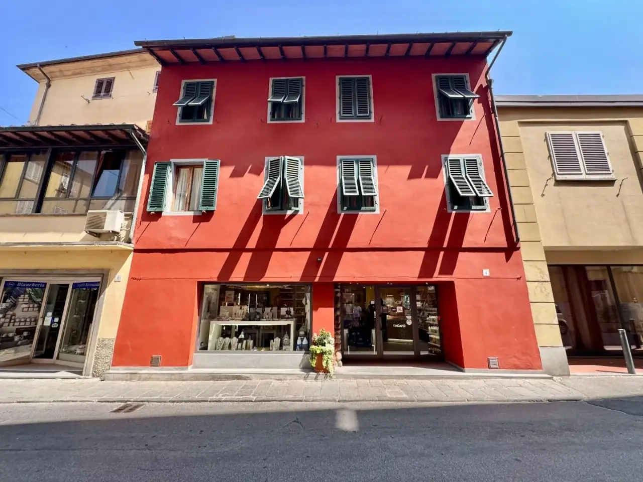 Negozio in Ia Ricasoli 4, Pescia, {3} - Foto 1