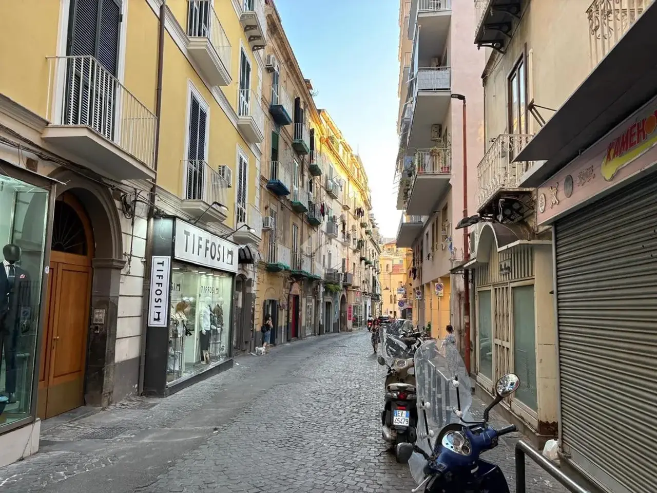 Negozio in Via Nocera 33, Castellammare Di Stabia, {3} - Foto 1