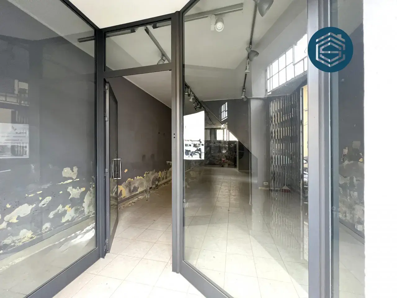 Negozio in Via Vittorio Veneto 14, Campi Bisenzio, {3} - Foto 1