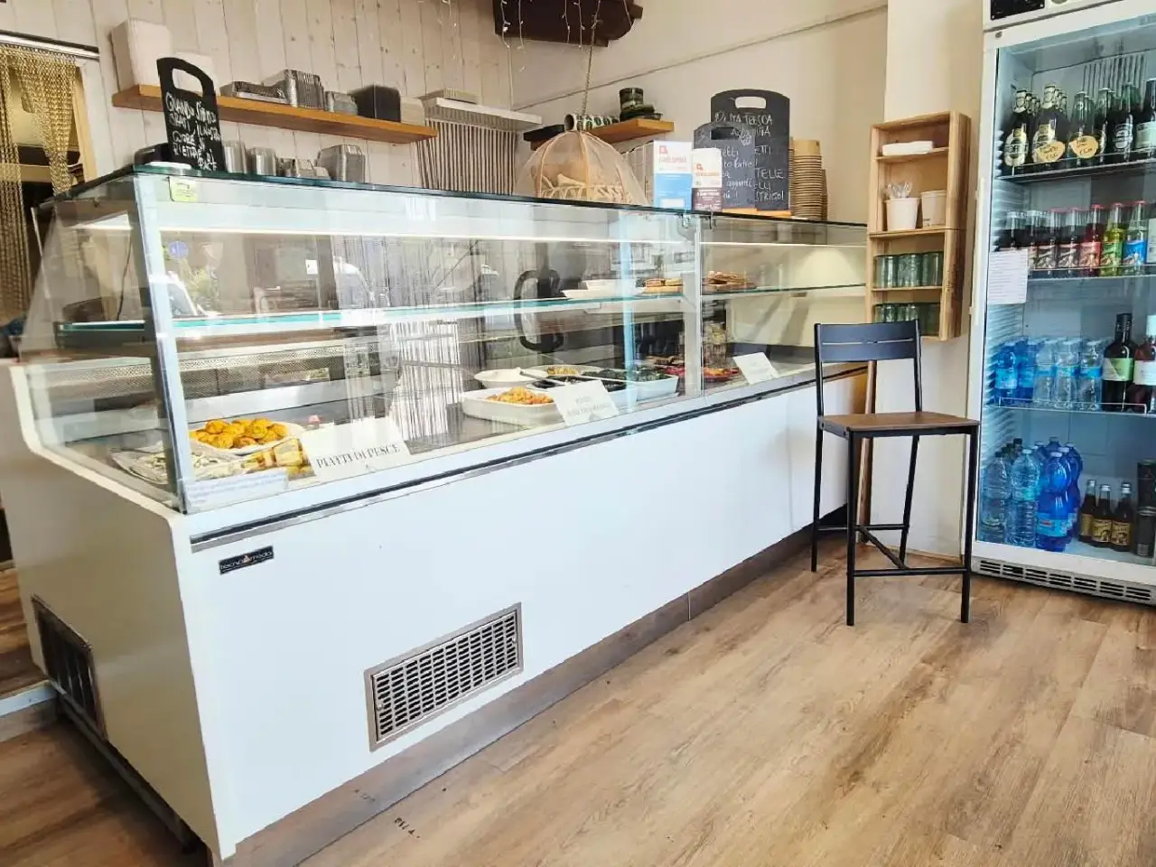 Esercizio commerciale in Via Mirabelli, Pesaro, {3} - Foto 1