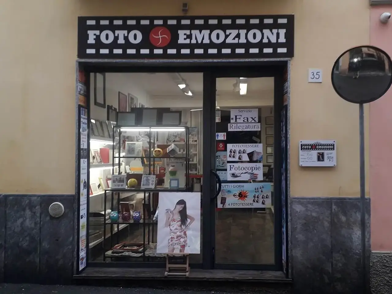 Locale commerciale in  Crema, Crema, {3} - Foto 1