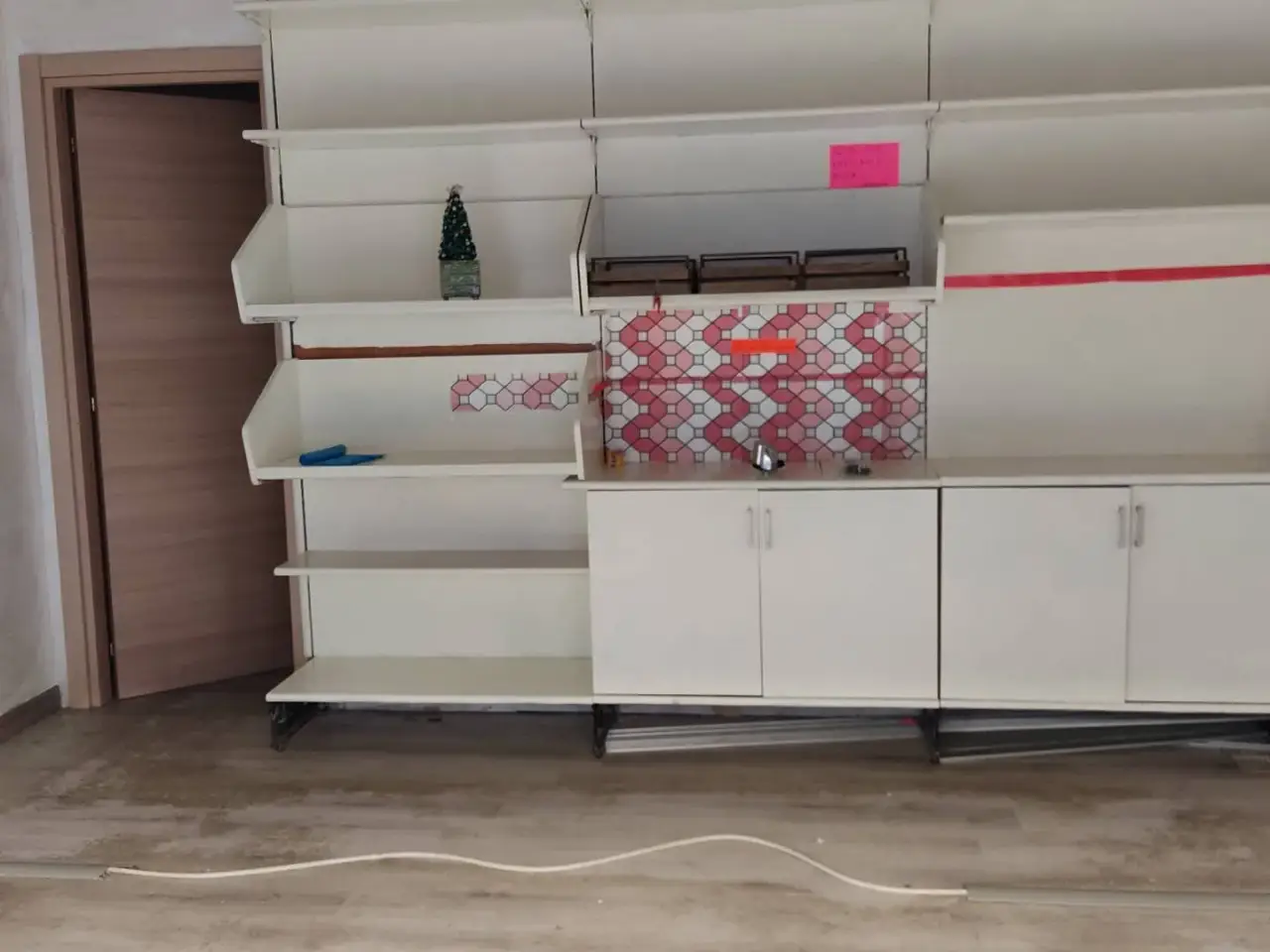 Esercizio commerciale in Via Giuseppe Verdi, Livorno, {3} - Foto 2