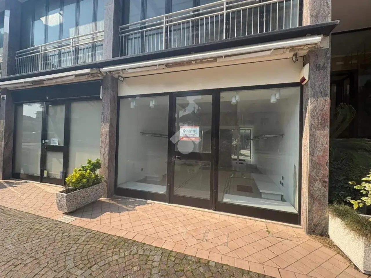 Negozio in Viale Giosue' Carducci 114, Cesenatico, {3} - Foto 1