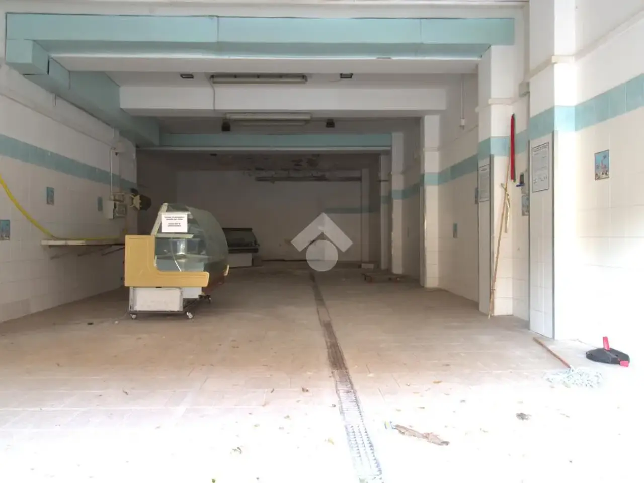 Magazzino in Via Giovan Battista Saglietto 38, Livorno, {3} - Foto 1