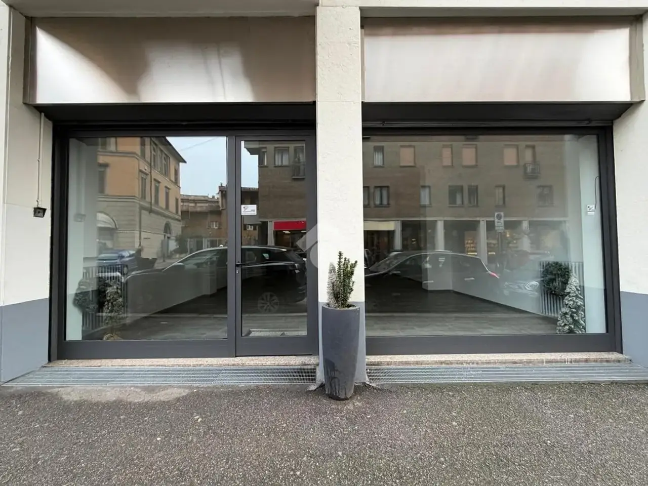 Negozio in Via Don Luigi Palazzolo 17, Bergamo, {3} - Foto 1