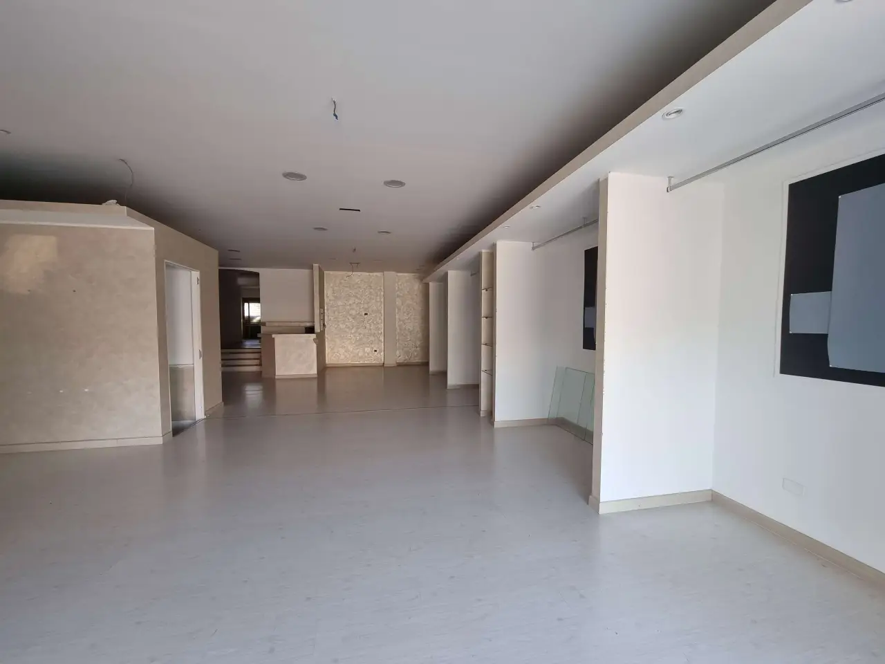 Negozio in Via Risorgimento, Borgia, {3} - Foto 1
