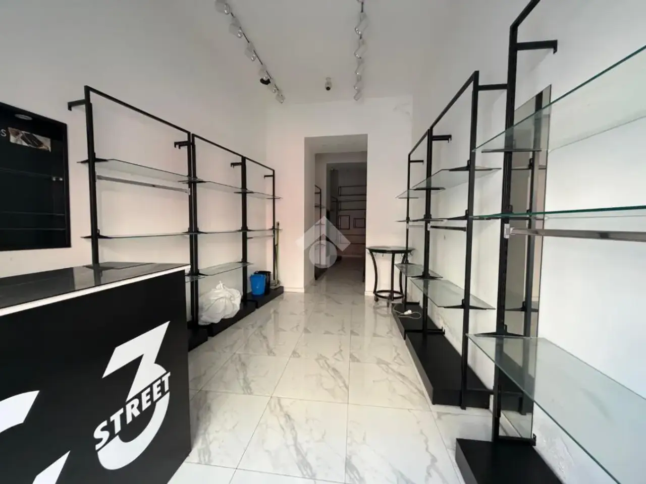 Negozio in Via Vincenzo Merolla 37, Marano Di Napoli, {3} - Foto 1