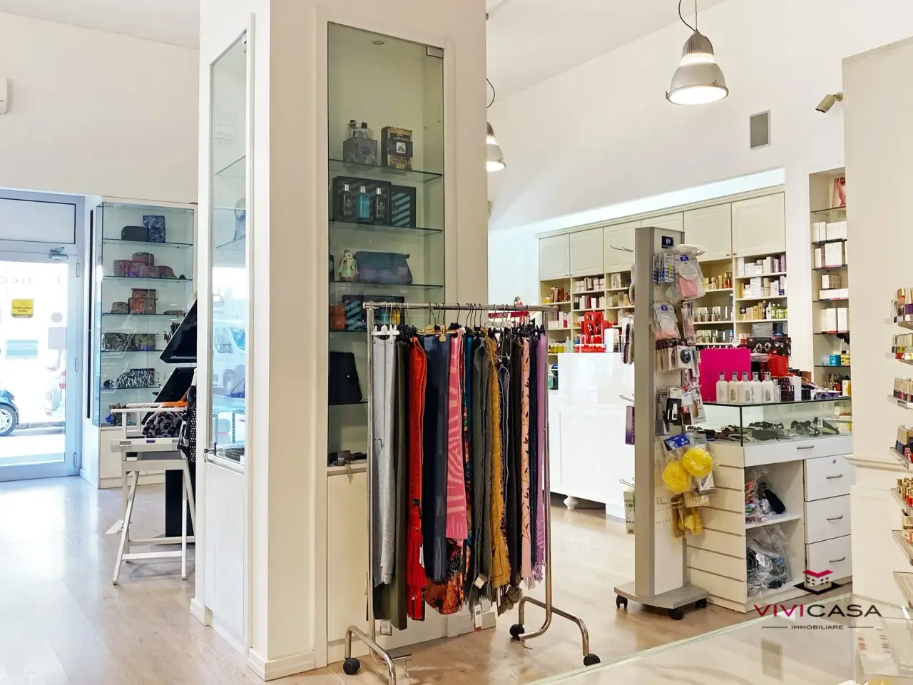 Esercizio commerciale in Via Cappuccini, Putignano, Putignano, {3} - Foto 2