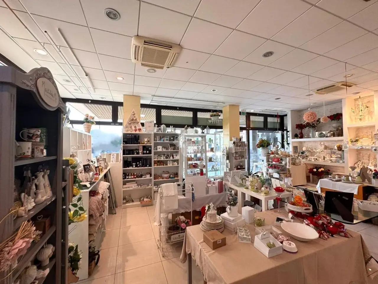 Negozio in Via Antonio Meucci, Montegrotto Terme, {3} - Foto 1