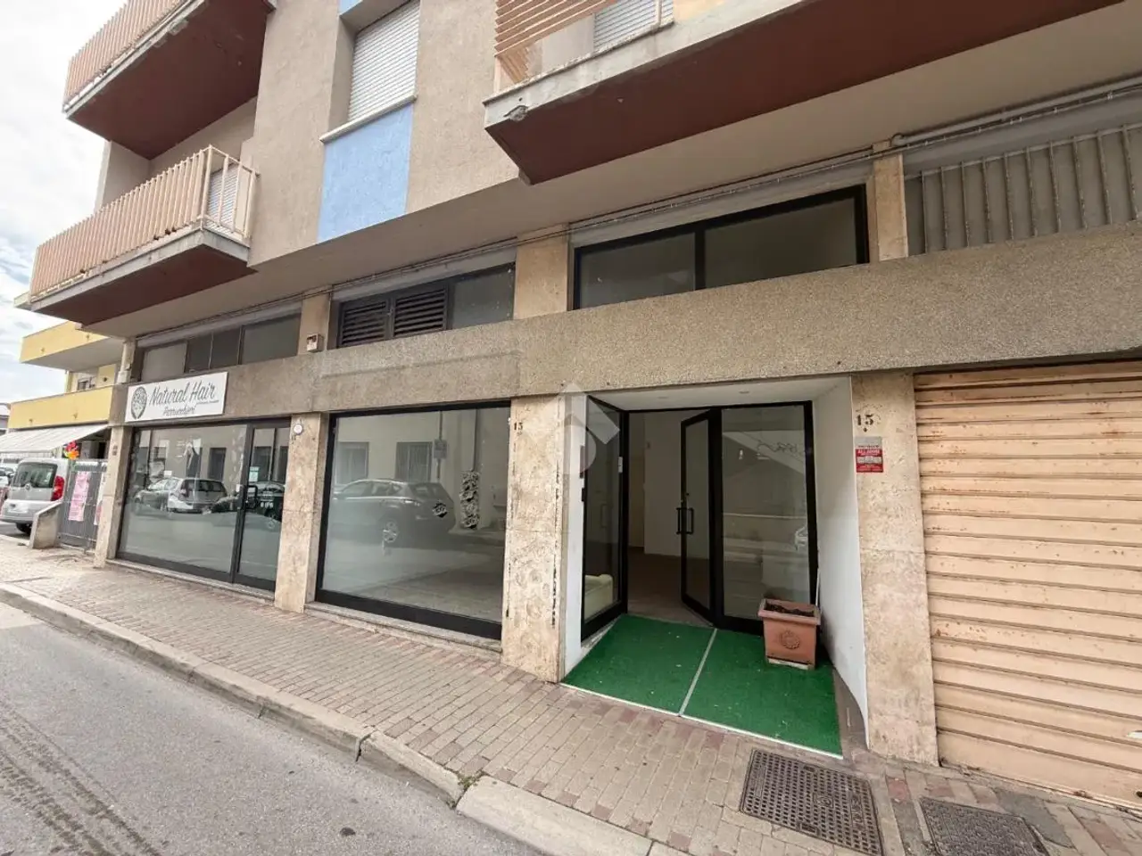 Negozio in Via Gabriele d'Annunzio 16, Montesilvano, {3} - Foto 1