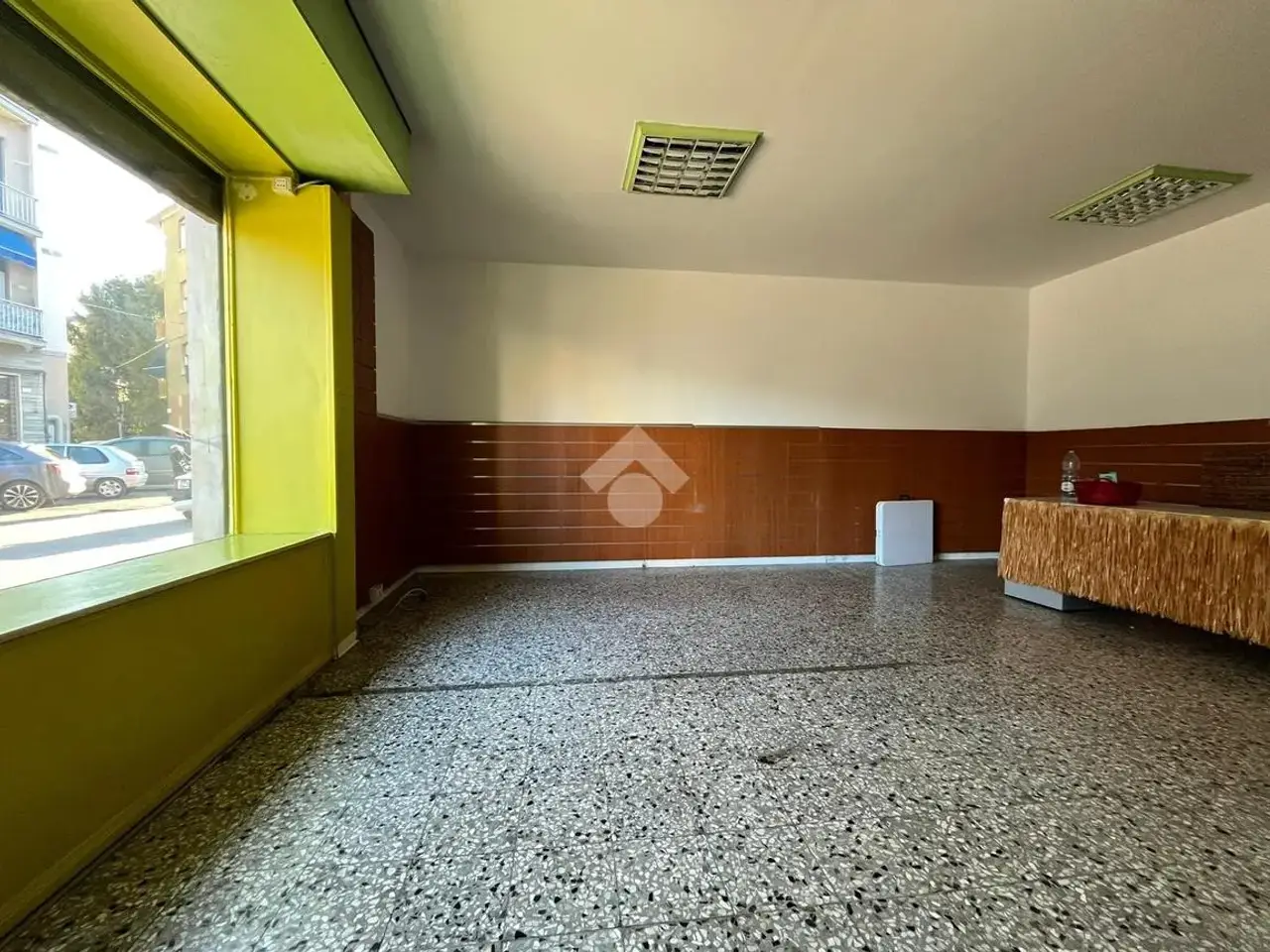 Negozio in Via Pietro Isola 11, Novi Ligure, {3} - Foto 1