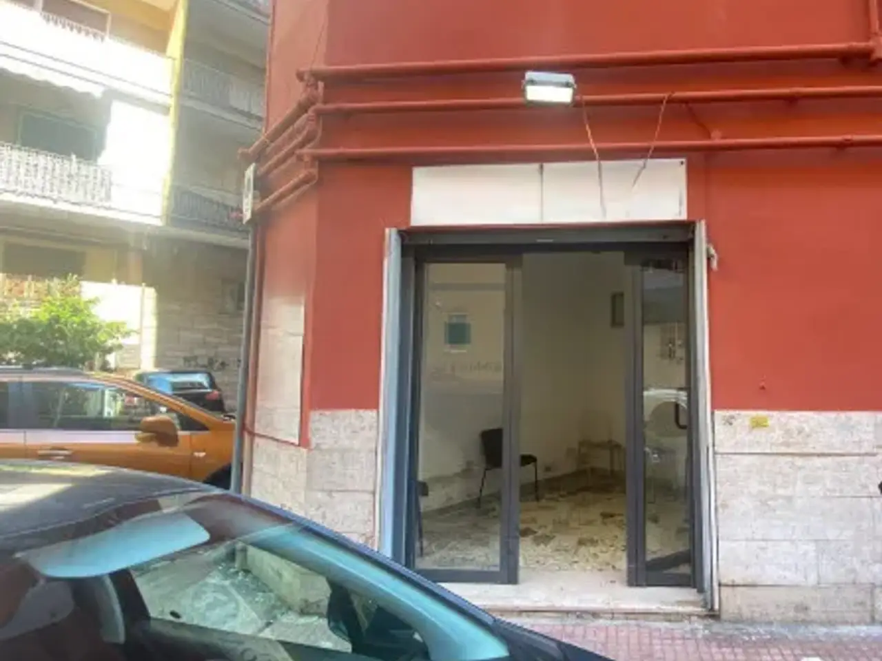 Negozio in Via Antonio E Luigi Sementini, Napoli, {3} - Foto 1