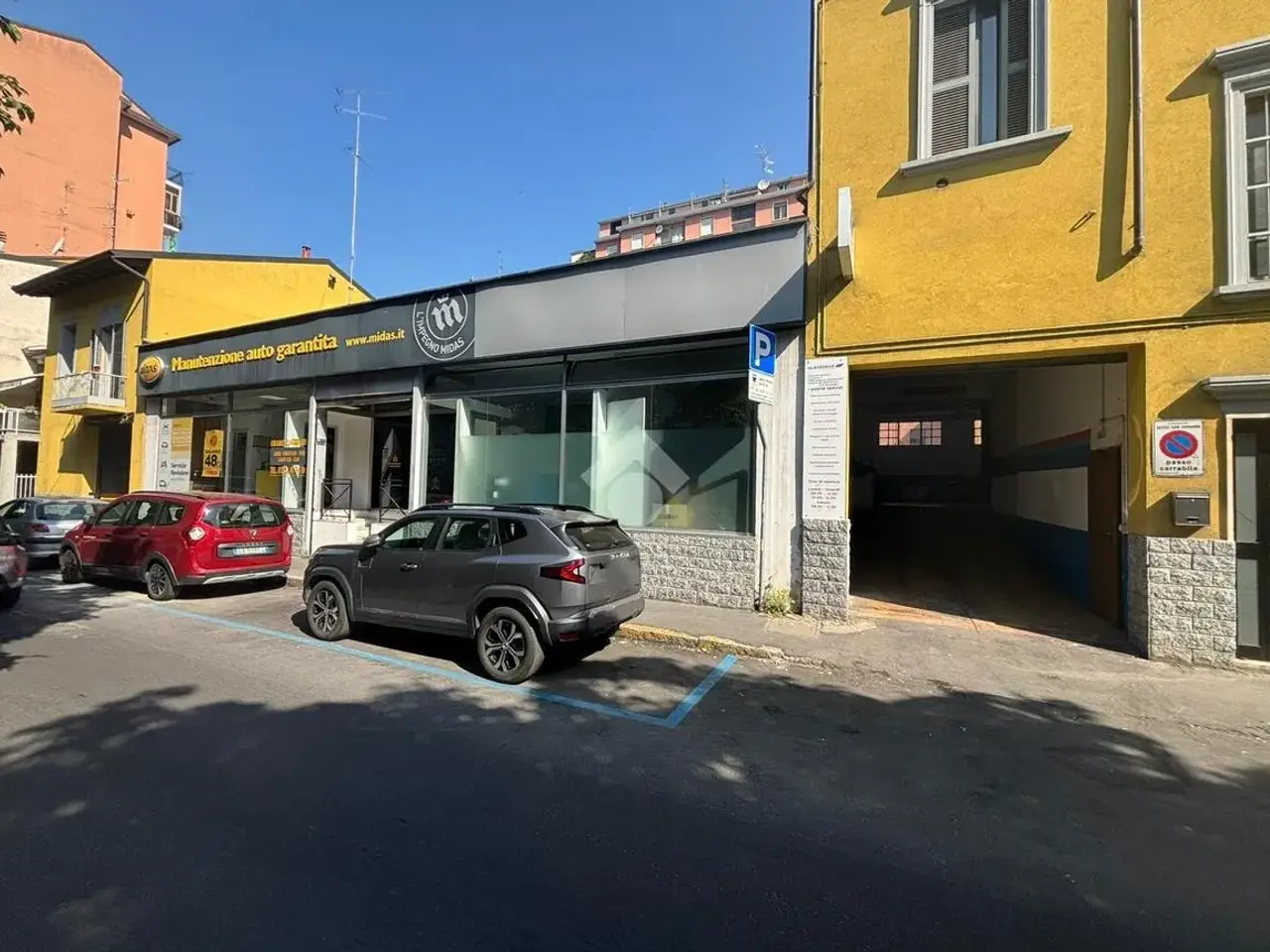Negozio in Viale Ercole Marelli 372, Sesto San Giovanni, {3} - Foto 1