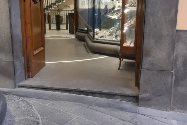 Geschäft in Via Chiaia, Napoli - Foto 1