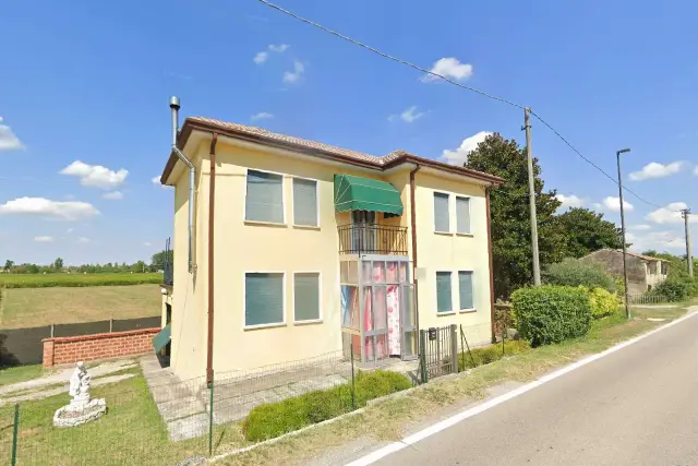 Detached house in Via Roma, Villamarzana - Photo 1