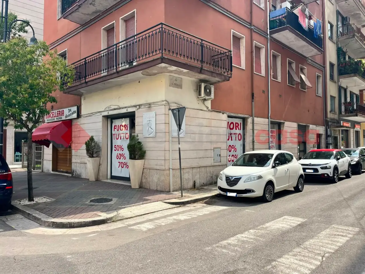 Negozio in Largo Dante 30, Cassino, {3} - Foto 2